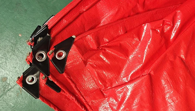 PE tarpauliny: Spolehlivé řešení pro ukládání bydlení a vody v Africe